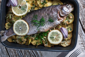 Baked trout with potatoes.