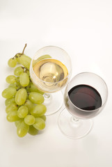 Glasses of wine and grapes