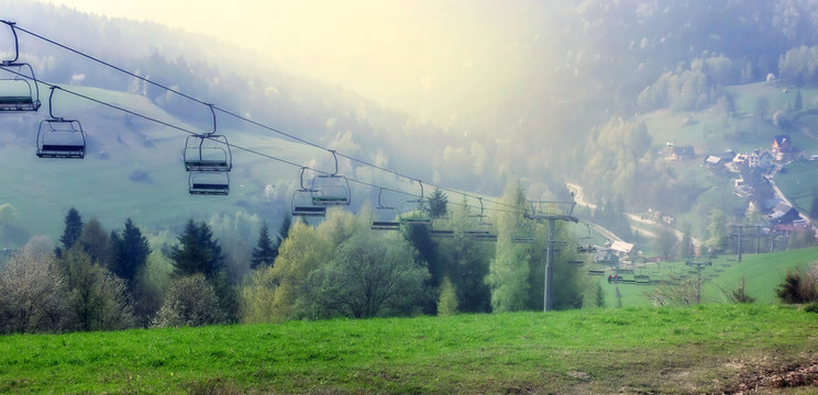 Fototapeta Wyciąg krzesełkowy w Beskidach, Polska