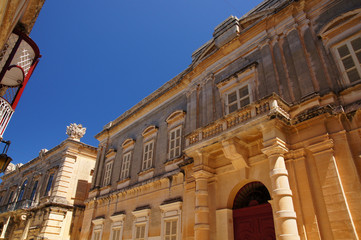 Façade de maison en pierre
