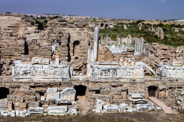 Fototapeta na wymiar ancient monuments in Side, Turkey