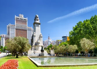 Foto op Plexiglas Uitzicht op het Cervantes-monument en het Spanje-gebouw © efired