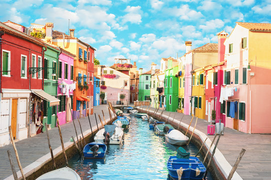 Fototapeta Narrow canal and colorful houses in Burano, Italy.
