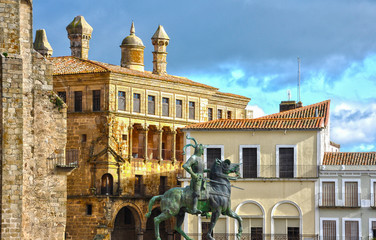 Estatua de Pizarro y palacio Vargas Carvajal, Trujillo, España