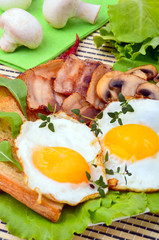 Scrambled eggs and bacon on plate on wooden table