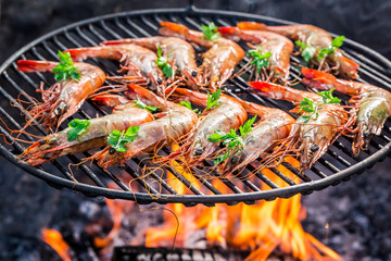 Fresh prawns with lemon and parsley for grilling