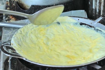 Making crispy pancake egg in process