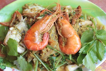 Shrimp curry - Fried shrimp with curry powder in dish
