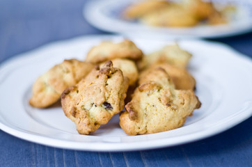Biscuits, cornflakes and raisins