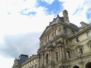 Fototapeta na wymiar Facade du Louvre, Paris