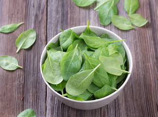 Fresh spinach in bowl