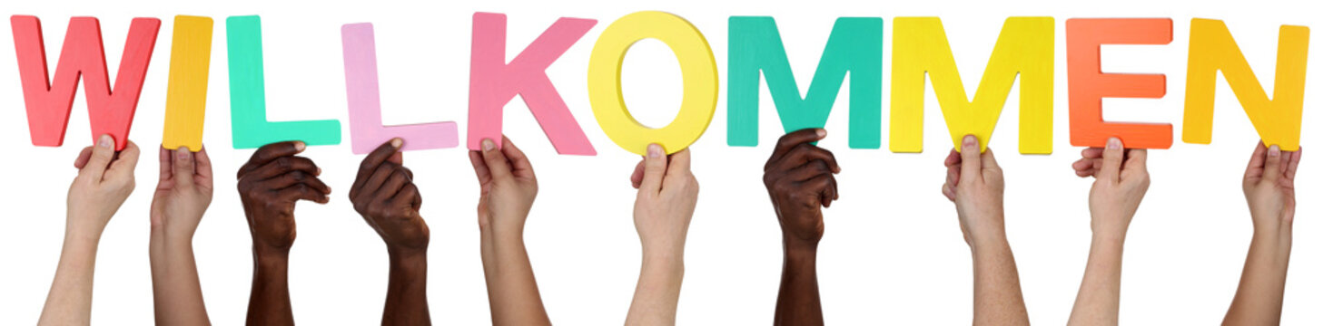 Multikulturell People Gruppe halten das Wort willkommen