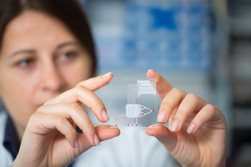 A lab on chip is device © luchschenF