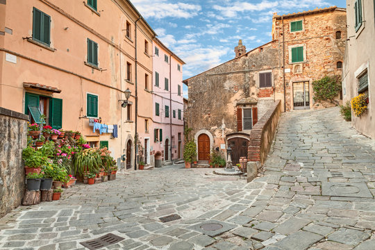 Fototapeta old town Castagneto Carducci, Tuscany, Italy