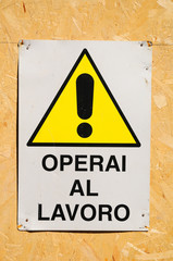 Yellow triangle with the exclamation mark and italian caption.