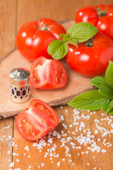 Fresh tomatoes with salt