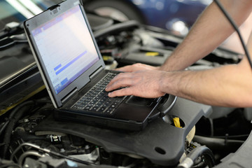 professionelle Fehlersuche Motorelektronik in Autowerkstatt