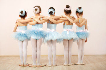 Group of five little ballerinas - obrazy, fototapety, plakaty
