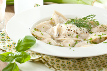  Teigtaschen gefühlt mit fleisch 