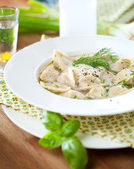  Teigtaschen gefühlt mit fleisch 