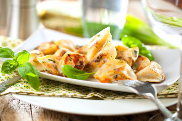  Teigtaschen gefühlt mit fleisch 