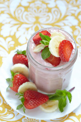 Overnight oatmeal smoothie with strawberry and banana