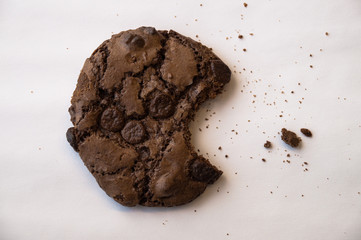 Chocolate Cookie angebissen