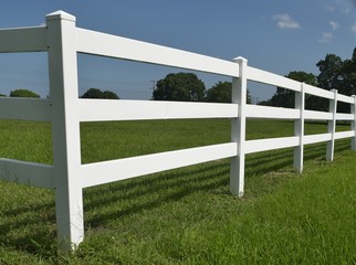 Fototapeta premium Kentucky Grass and Picket Fence