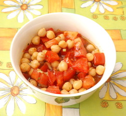 Tomatensalat mit Kichererbsen