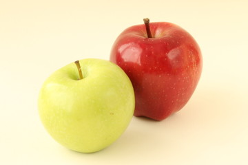 red and green apple