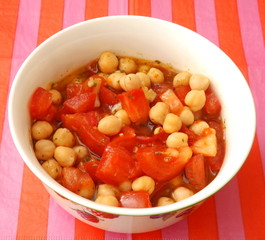 Tomatensalat mit Kichererbsen