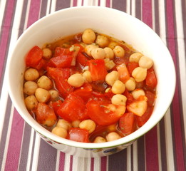 Tomatensalat mit Kichererbsen