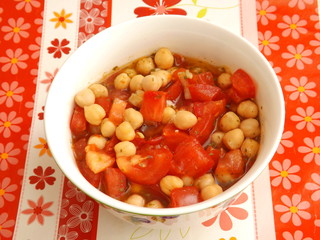 Tomatensalat mit Kichererbsen