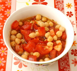 Tomatensalat mit Kichererbsen