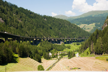 Autobahn in der Natur - Transit