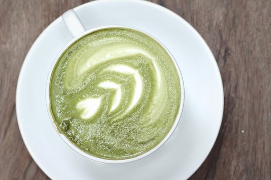 Green tea and milk for drinking