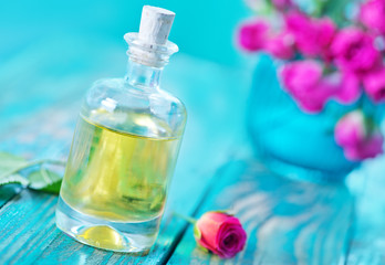 Obraz na płótnie Canvas rose oil in glass bottle