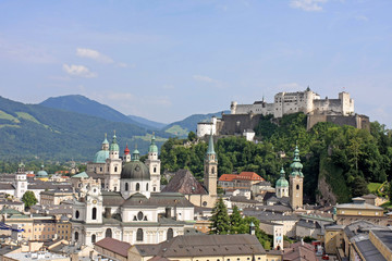 Fototapeta premium Salzburg panoramę z twierdzą Hohensalzburg, Austria