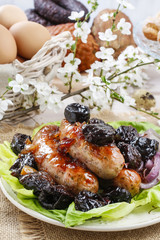 Sausage with plums and onion