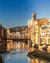Girona, vista della città dal fiume