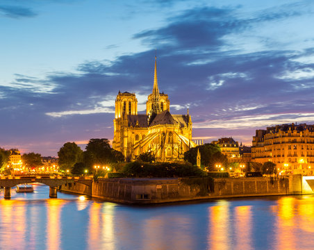 Fototapeta Notre Dame Cathedral Paris dusk