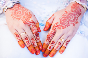 this photo show the red henna of bride 