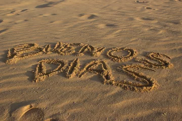 Buenos Dias Schriftzug im Sand © fisher_2009