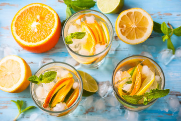 Fototapeta na wymiar citrus water with mint