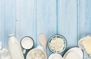Foto op Plexiglas Zuivelproducten Zure room, melk, kaas, yoghurt en boter