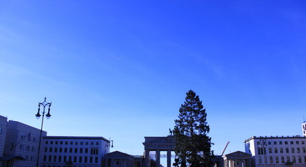 The Brandenbrug gate From Afar © sunsetting