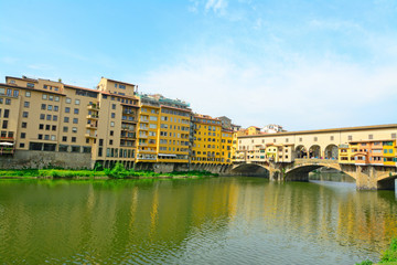Fototapeta na wymiar Ponte Vecchio over Arno river in Florence