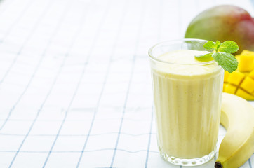 banana mango smoothies