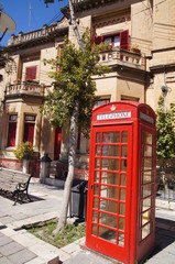 Fototapeta na wymiar cabine téléphonique dans les rues de Rabat