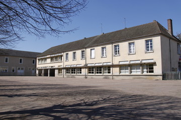 Ecole primaire à Corbigny, Bourgogne